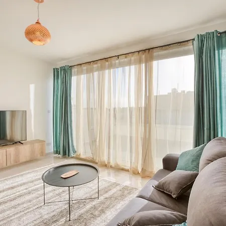 Apartment Brand New Apt, With Prvt Balcony & Wifi By 360 Estates Gzira