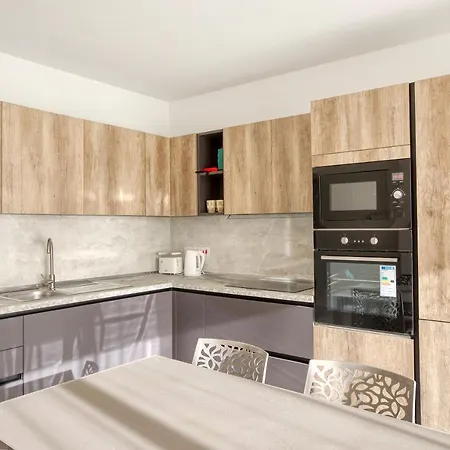 Brand New Apt, With Prvt Balcony & Wifi By 360 Estates شقة